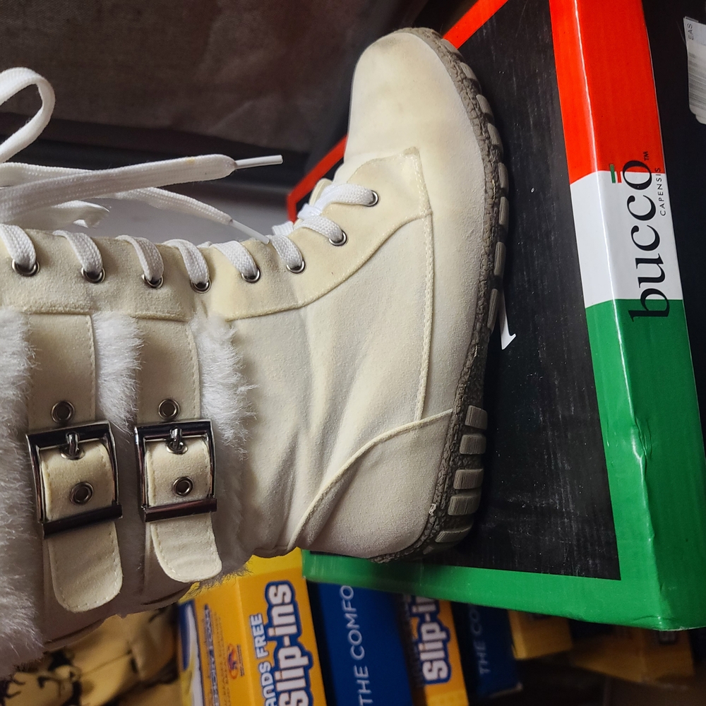 Bucco Women's White Winter Boots